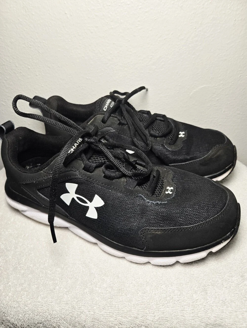 Under Armour Charged Assert Men’s Size 10 4E Extra Wide Black Running Shoes